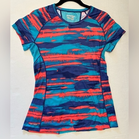 Saucony running track short sleeve crew neck shirt in size M. Color:bright B18 - Picture 1 of 7